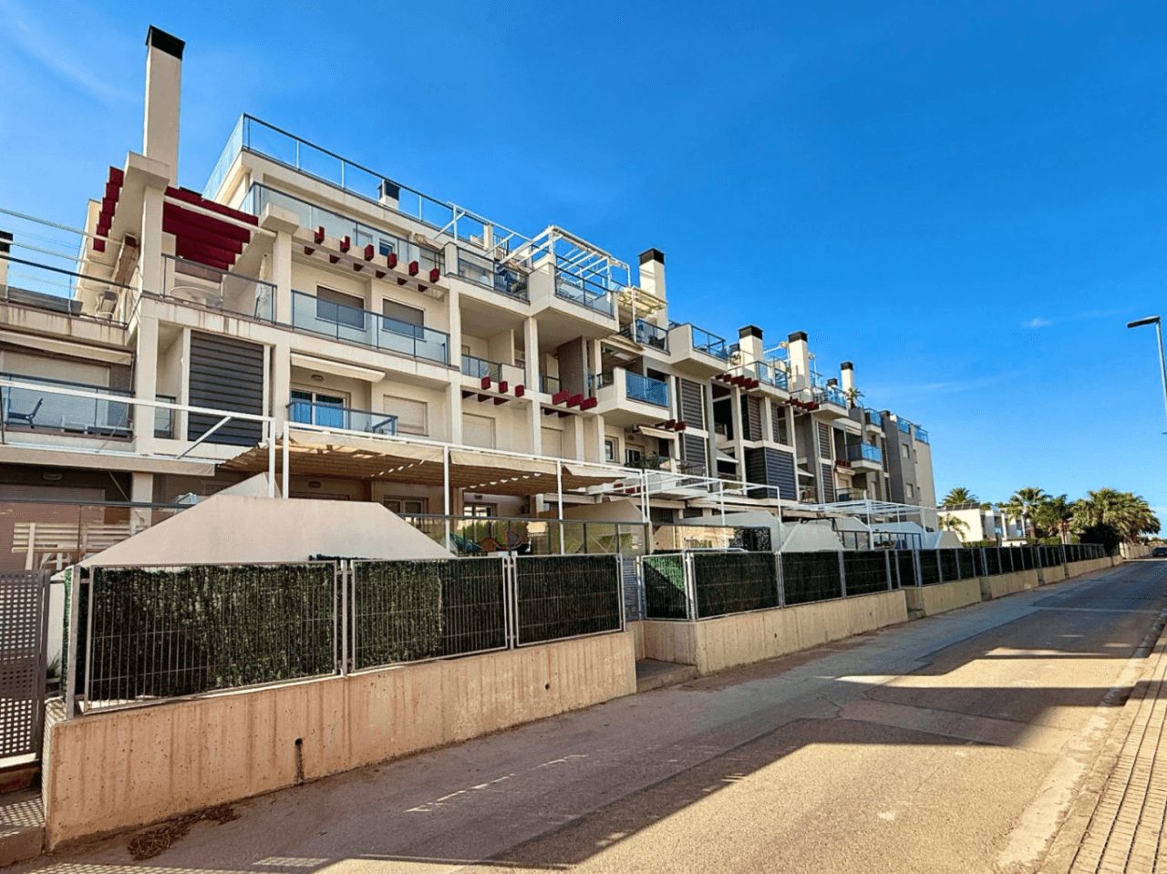Espectacular apartamento en Denia con vistas abiertas, situado a 120m de la playa y 850m de la ciudad