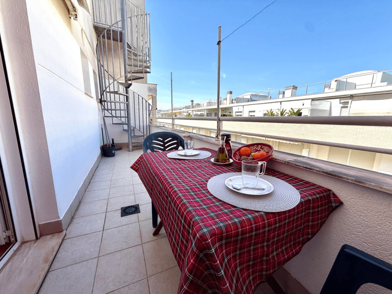 Ático en Dénia, con increibles vistas al montgo y castillo, junto a la playa y a un paso del centro