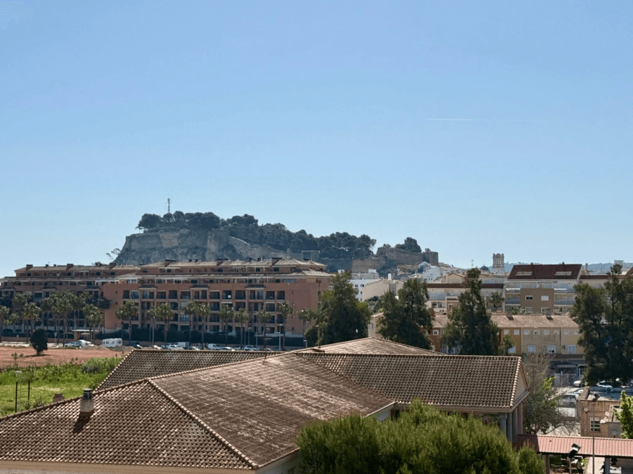 Ático en Dénia, con increibles vistas al montgo y castillo, junto a la playa y a un paso del centro