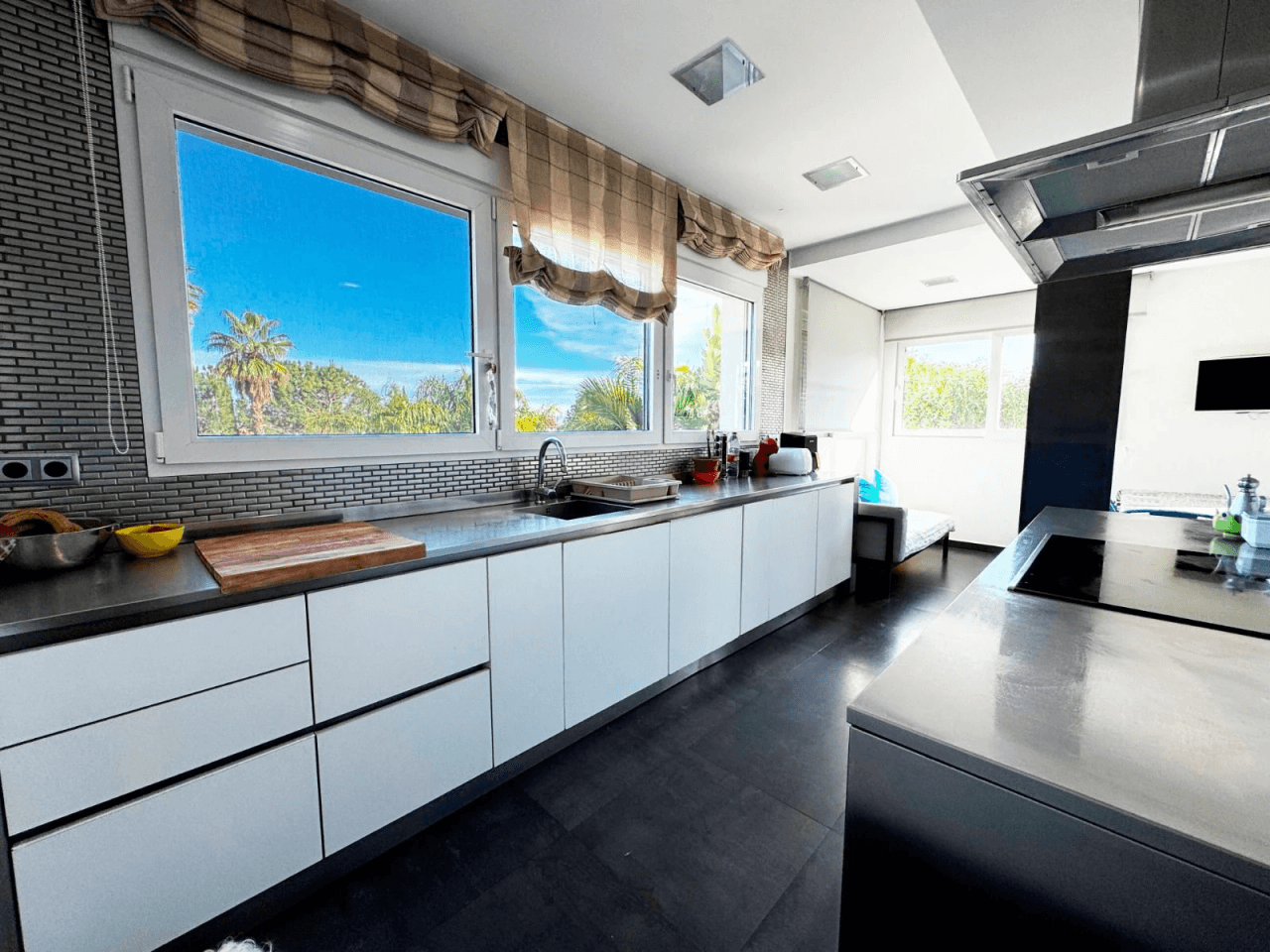 Venta de chalet moderno en venta en El Montgó, Denia