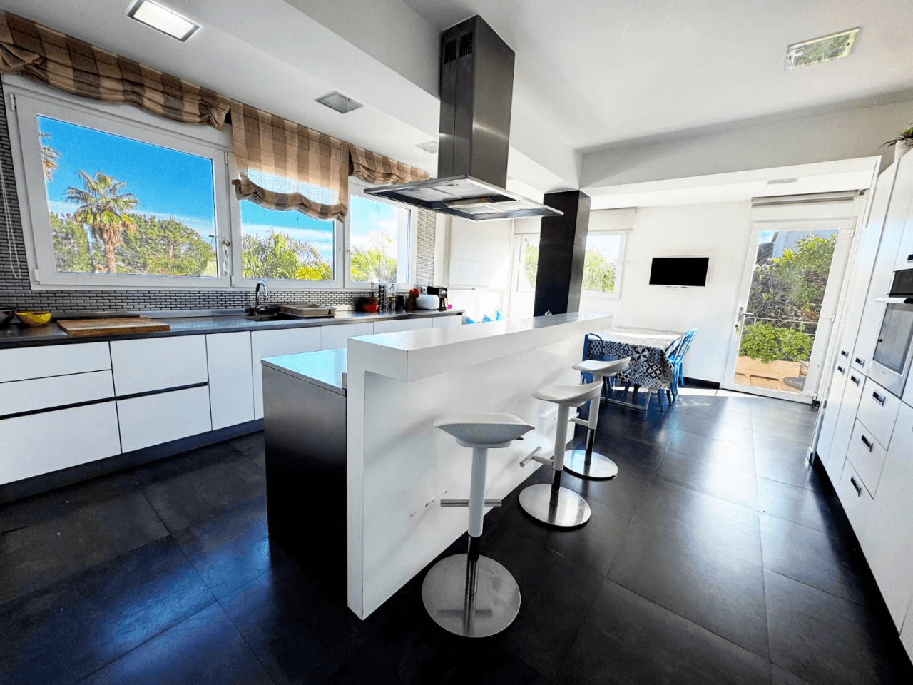 Venta de chalet moderno en venta en El Montgó, Denia
