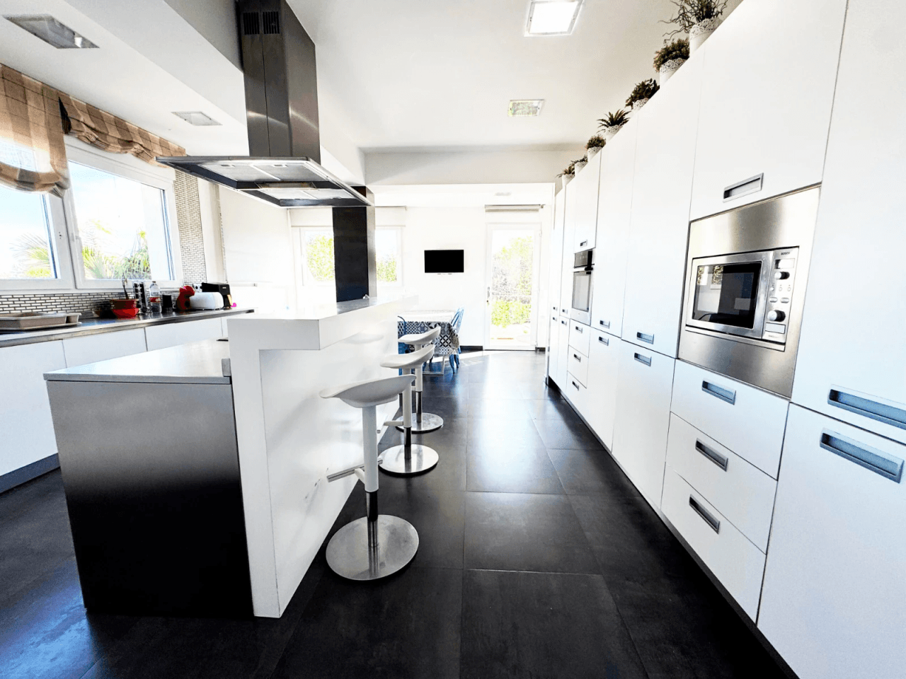 Venta de chalet moderno en venta en El Montgó, Denia