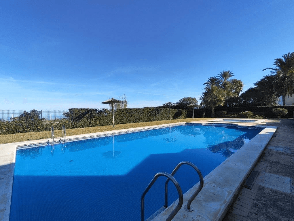 Amplio Apartamento en 1ª planta en 1ª línea de playa
