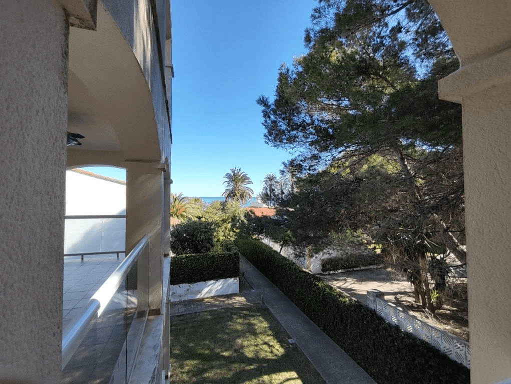 Amplio Apartamento en 1ª planta en 1ª línea de playa