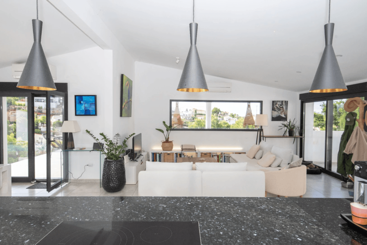 Moderne villa met uitzicht op zee