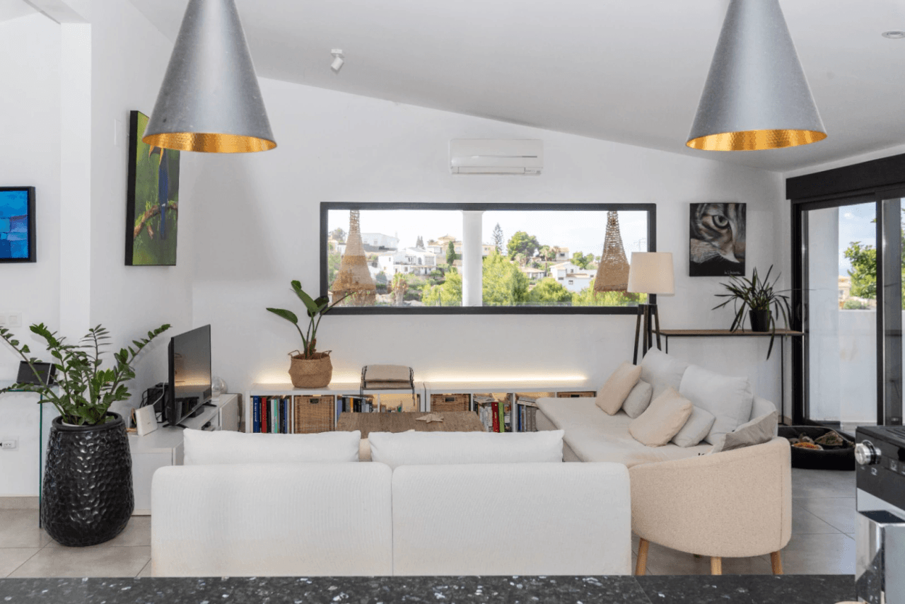 Moderne villa met uitzicht op zee