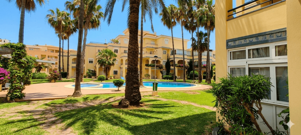 !!!!  SUPER  OFERTA    PRIMERA LINEA  PLAYA  !!! PLANTA BAJA  DE   DOS DORMITORIOS  Y  DOS  BAÑOS