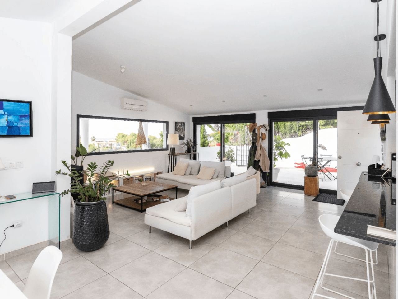Moderne villa met uitzicht op zee