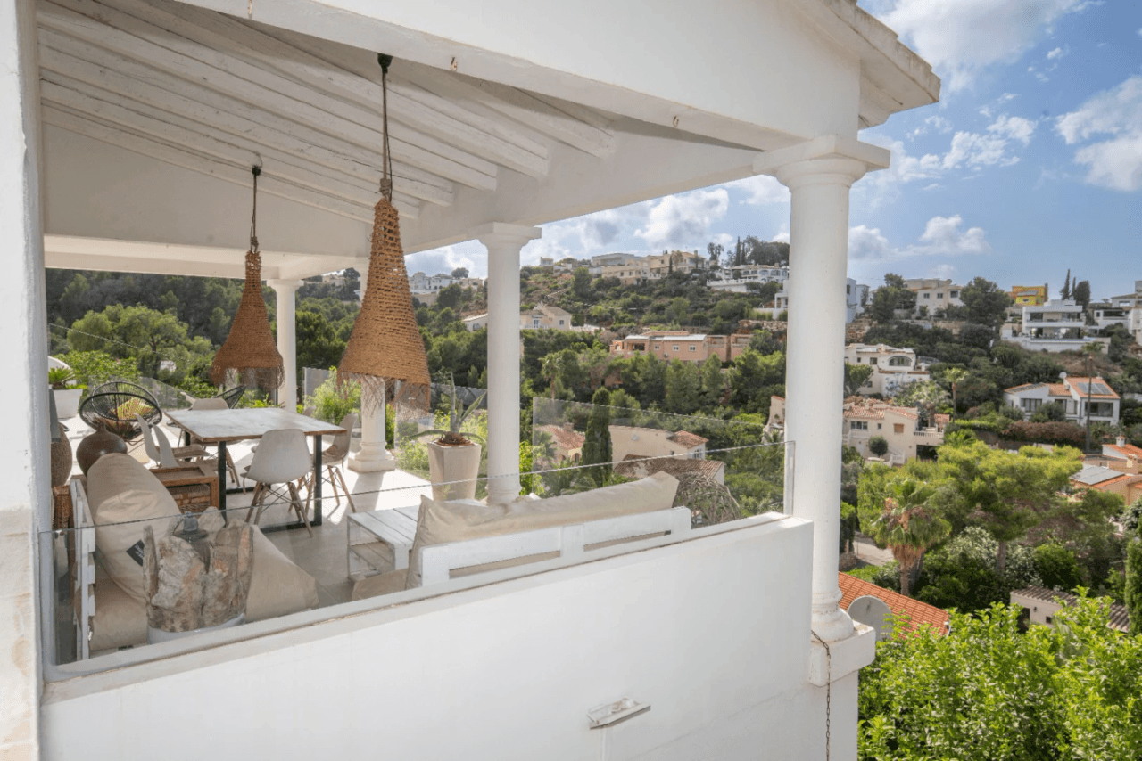 Moderne villa met uitzicht op zee
