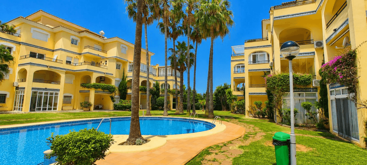 !!!!  SUPER  OFERTA    PRIMERA LINEA  PLAYA  !!! PLANTA BAJA  DE   DOS DORMITORIOS  Y  DOS  BAÑOS