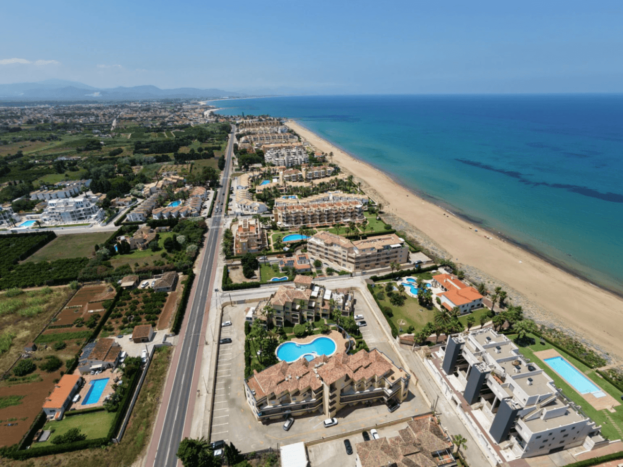 !!!!  SUPER  OFERTA    PRIMERA LINEA  PLAYA  !!! PLANTA BAJA  DE   DOS DORMITORIOS  Y  DOS  BAÑOS