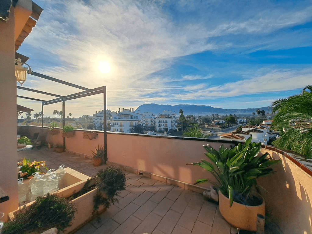 Ático con gran terraza y piscina para comprar en Dénia playa