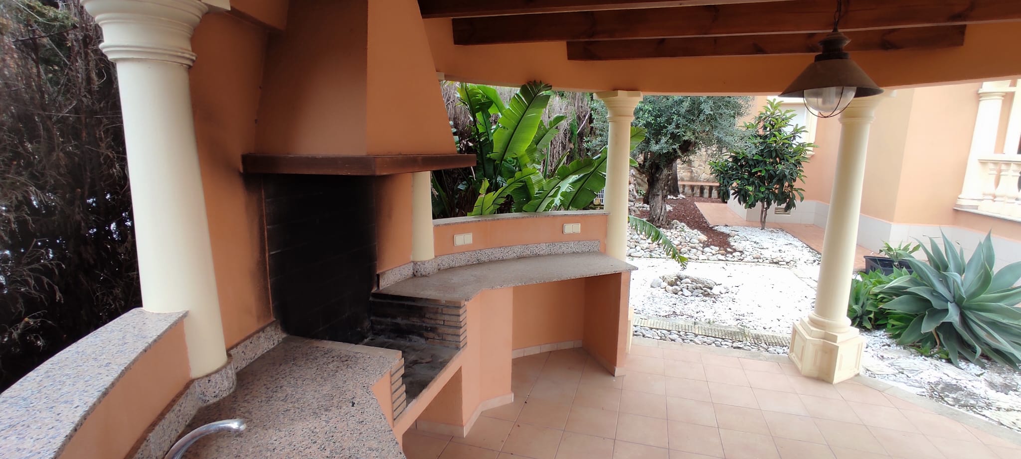 Gran chalet/villa en venta  muy   amplia  con piscina privada  en Denia