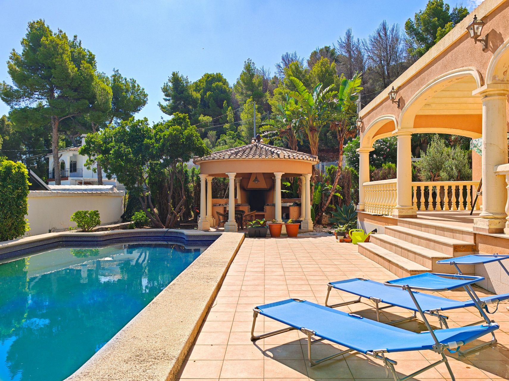 Gran chalet/villa en venta  muy   amplia  con piscina privada  en Denia