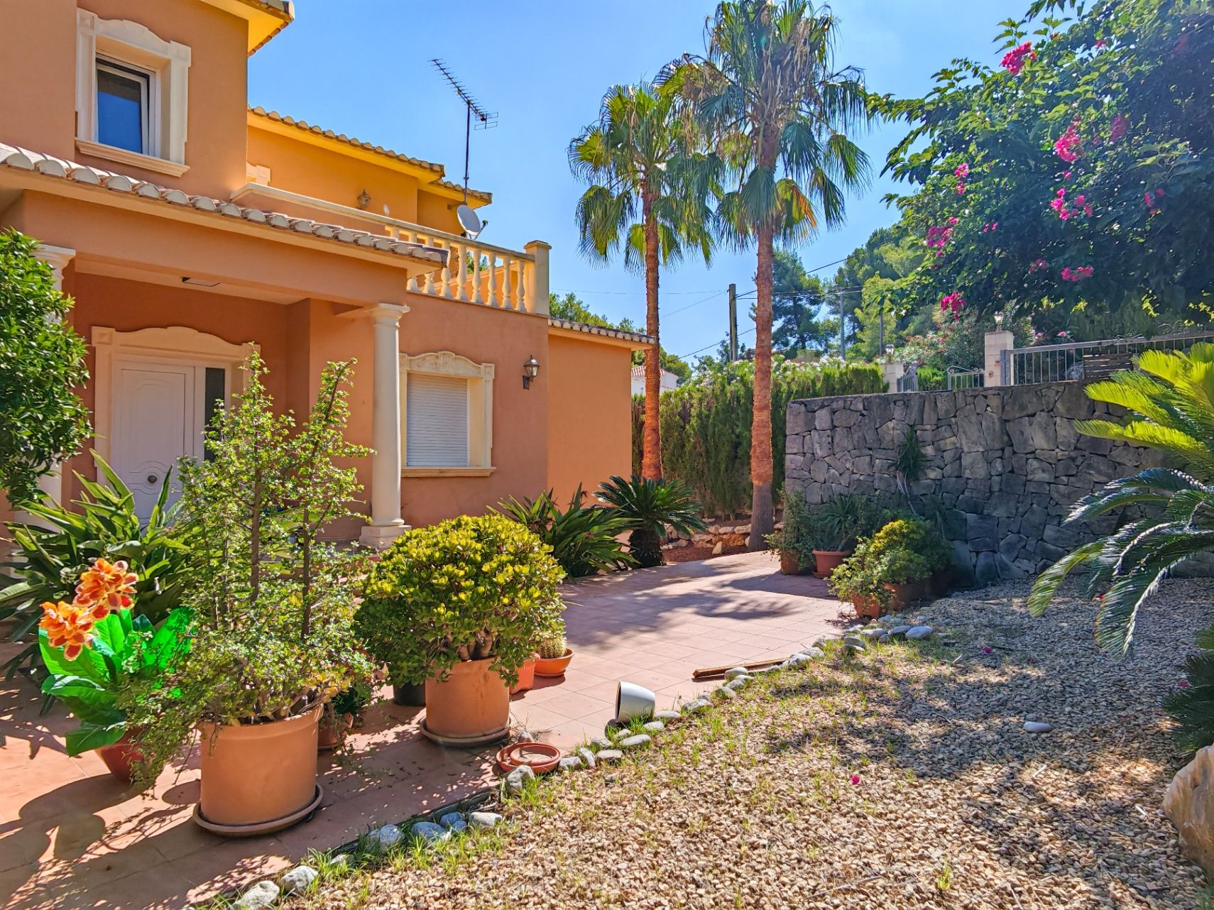 Gran chalet/villa en venta  muy   amplia  con piscina privada  en Denia