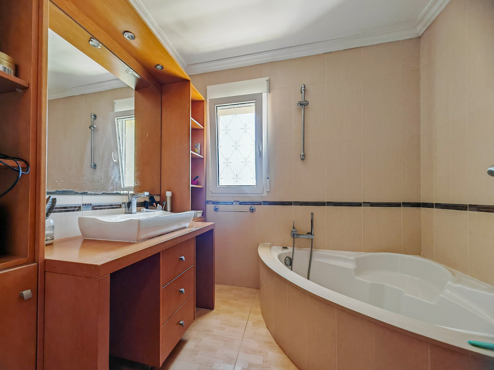 Gran chalet/villa en venta  muy   amplia  con piscina privada  en Denia