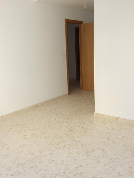 Espacioso piso en venta en el centro de Denia con garaje y trastero