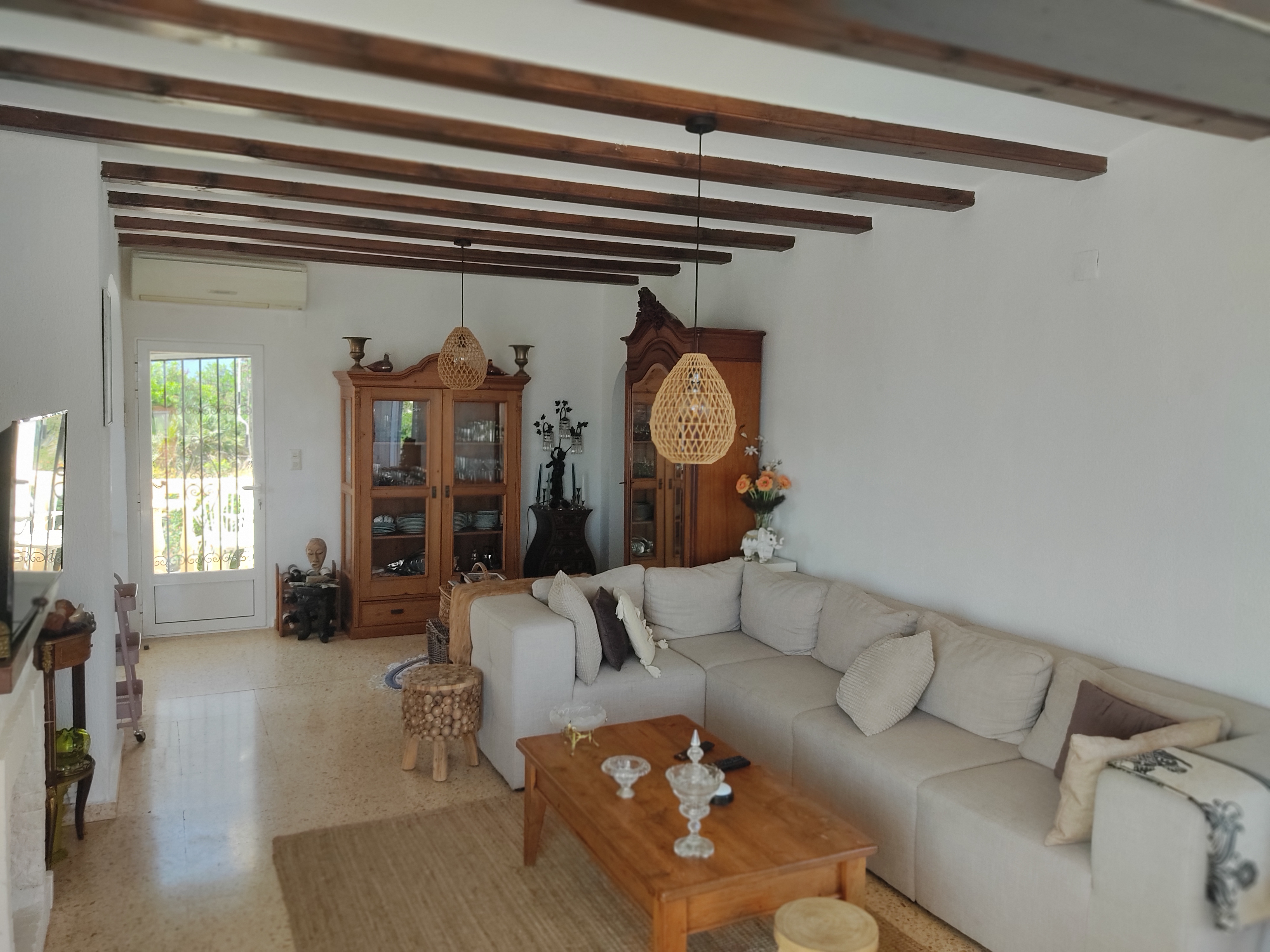 Geweldige villa te koop in Denia  gerenoveerd met mooi uitzicht  met 3 slaapkamers